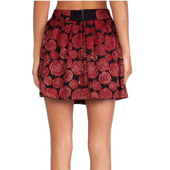Alice + Olivia Fizer Box Pleat Mini Skirt Roses Metallic Red & Black ~ Sz 6 - Picture 3 of 10